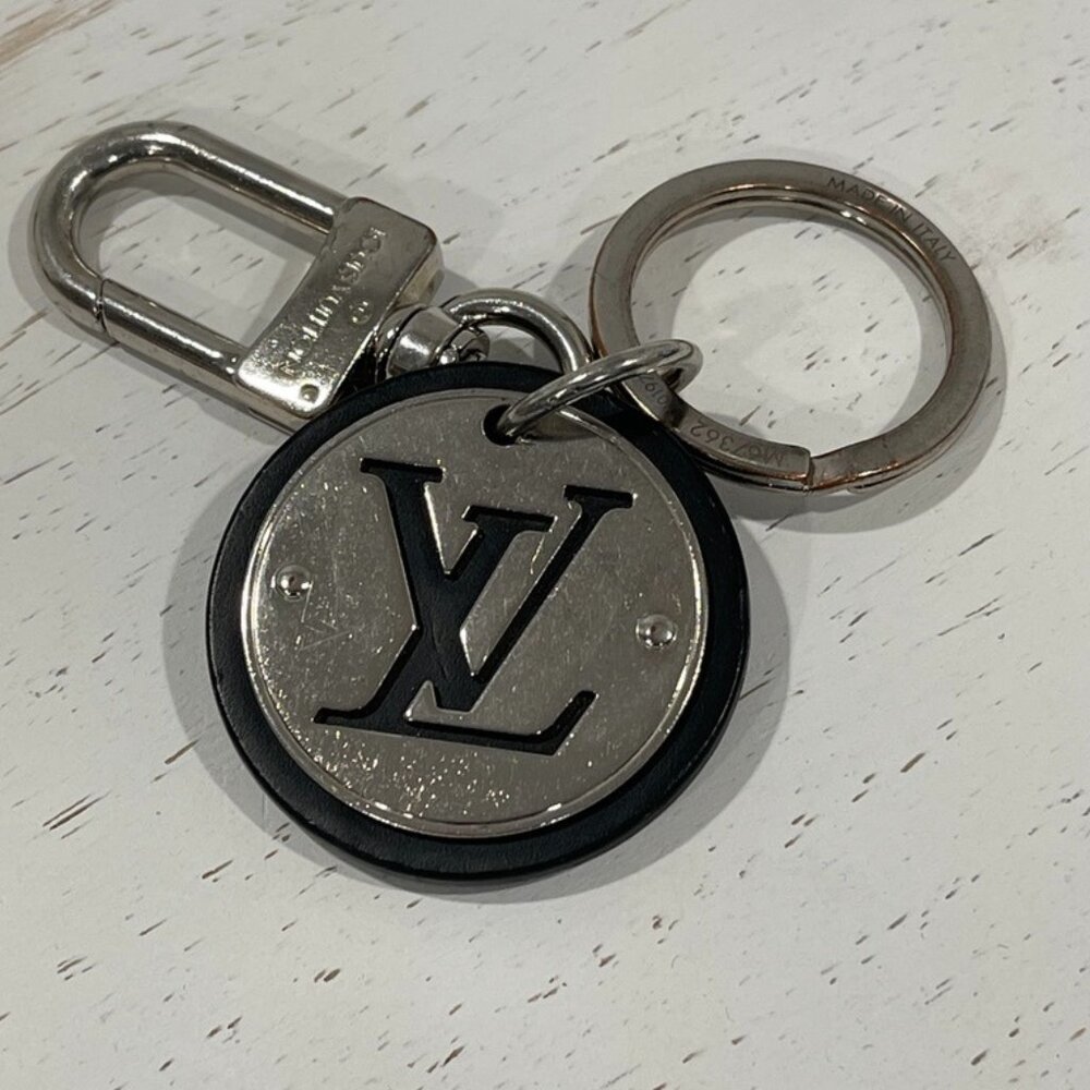 Louis Vuitton LV Circle Bag Charm & Key Holder (112724)